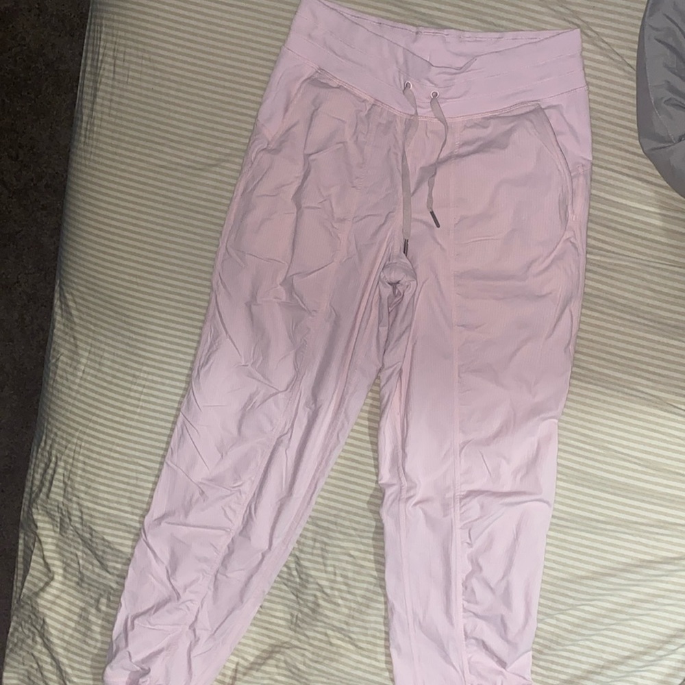 Lululemon light pink joggers M